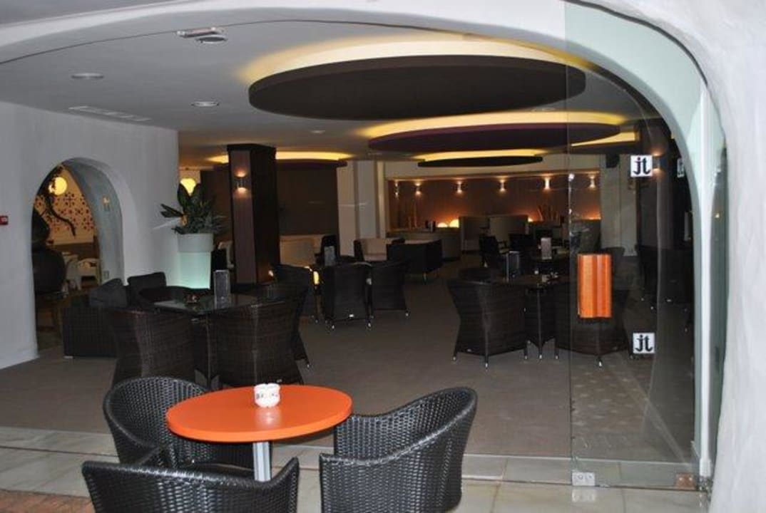 Eine der Bars im Hotel Dreams Jardín Tropical