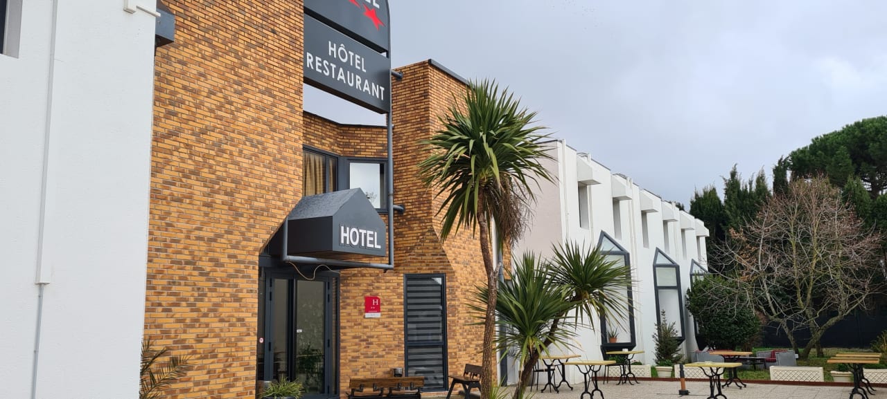 Außenansicht Hôtel L'Etoile Aéroport-A61