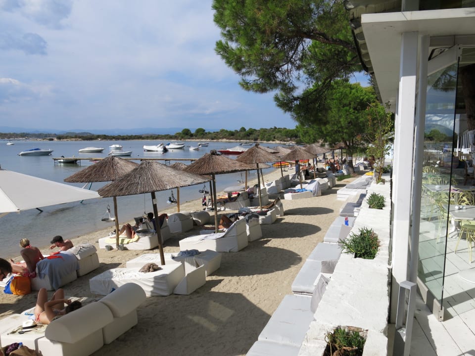 Вид на пляж из ресторана 2. Ekies All Senses Resort, a Member of Design Hotels