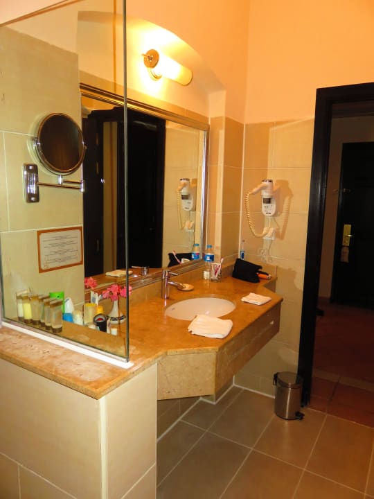 Föhn, Vergr.-Spiegel, Shampoo, Duschgel etc. Steigenberger Coraya Beach - Adults only