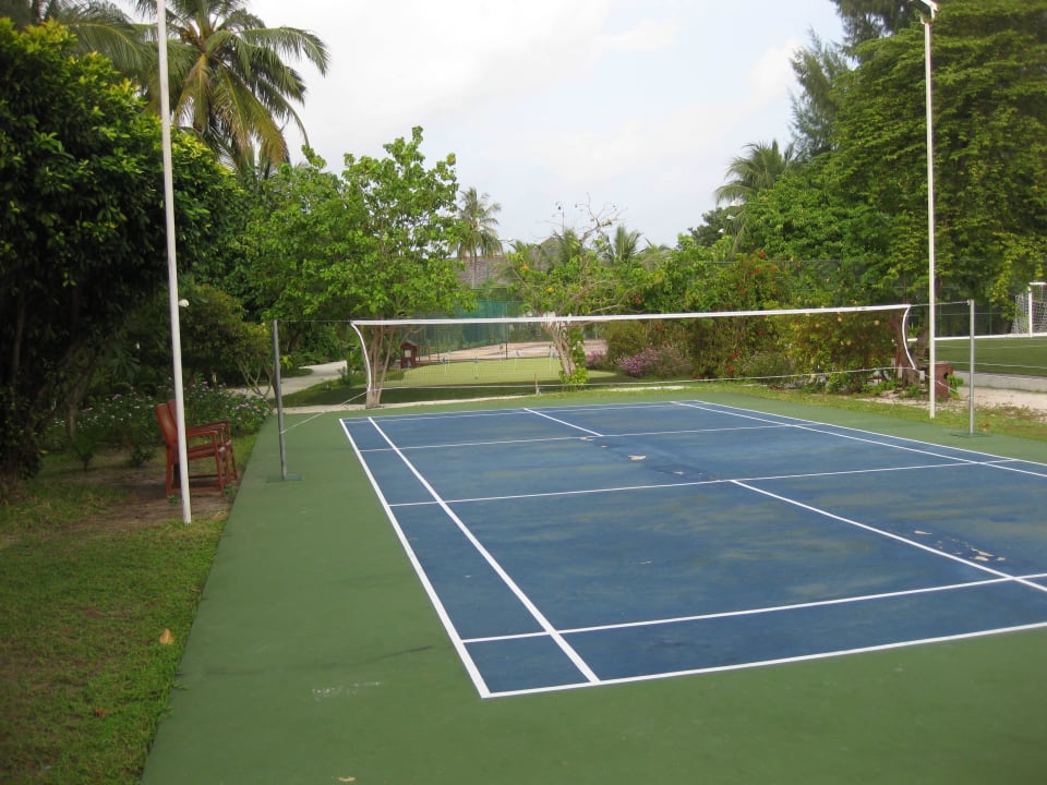 Tennisplatz Vilamendhoo Island Resort & Spa