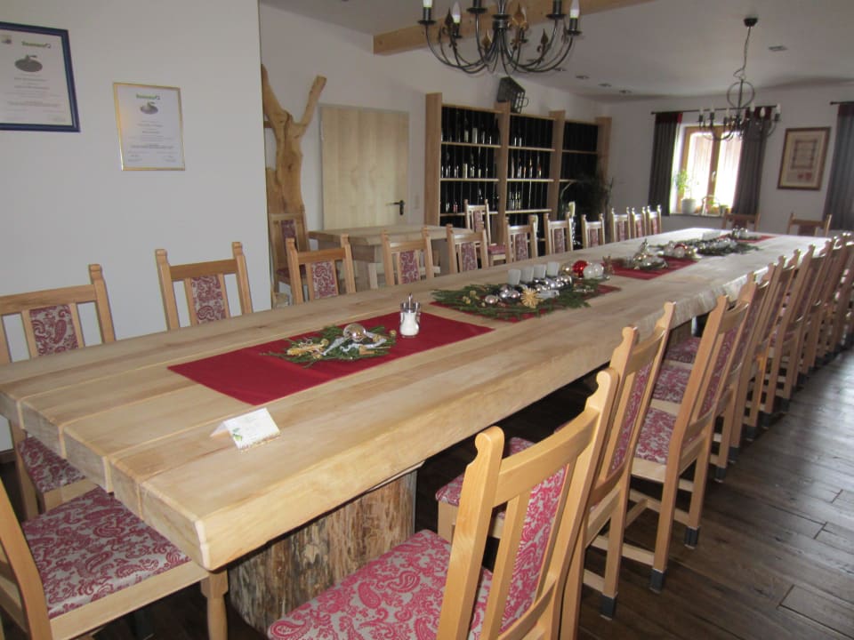 Riesentisch 1. Bier & Wohlfühlhotel Gut Riedelsbach