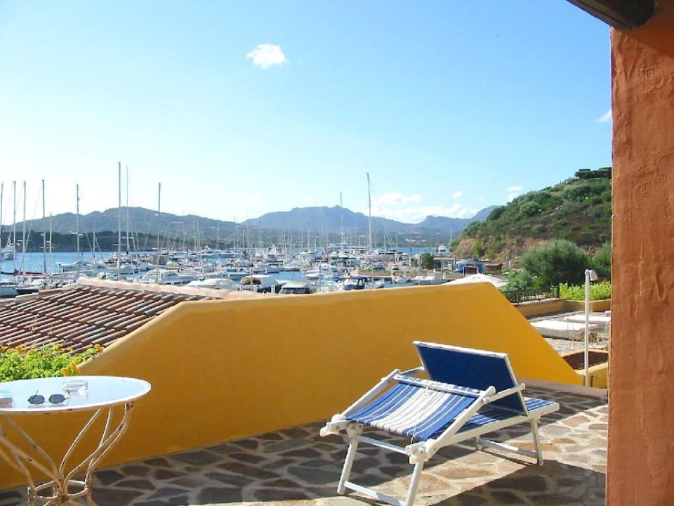 Blick von der Terrasse auf die Marina Hotel Le Sirene