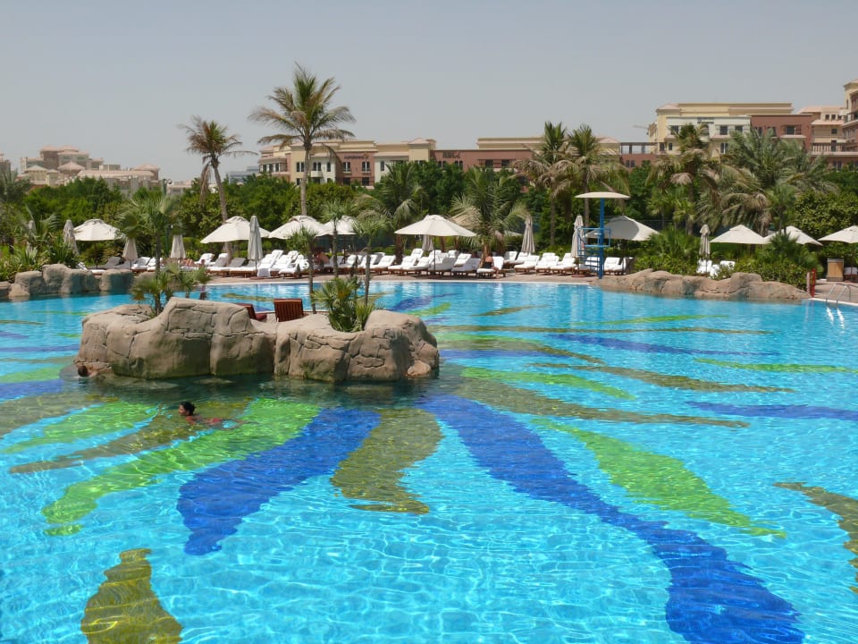 Der große Hauptpool Grand Hyatt Dubai