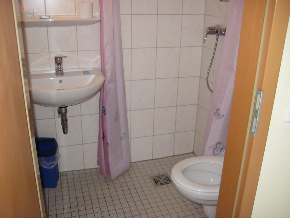 Bad mit Dusche Gästehaus Sulsdorf