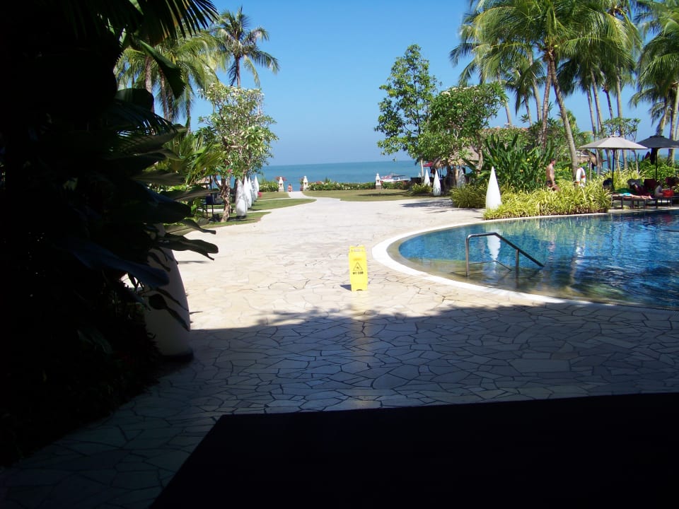 Pool PARKROYAL Penang Resort