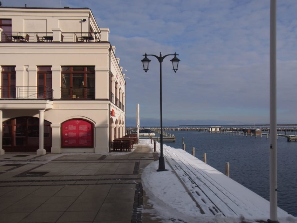 Rückseite Haupthaus Hotel Yachthafenresidenz Hohe Düne