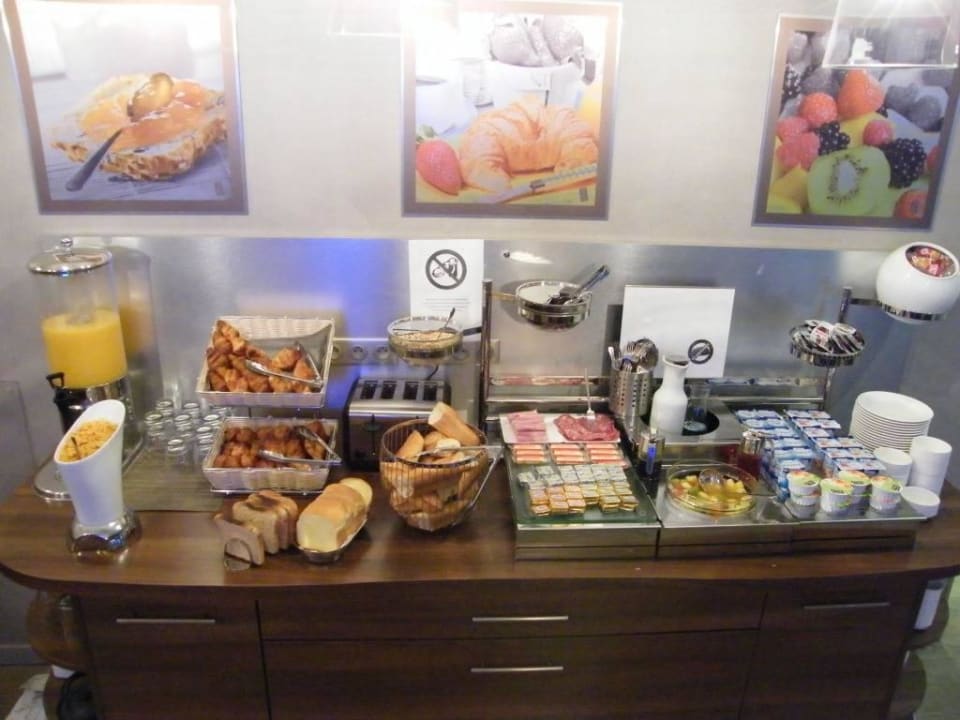 Breakfast buffet Hôtel L'interlude