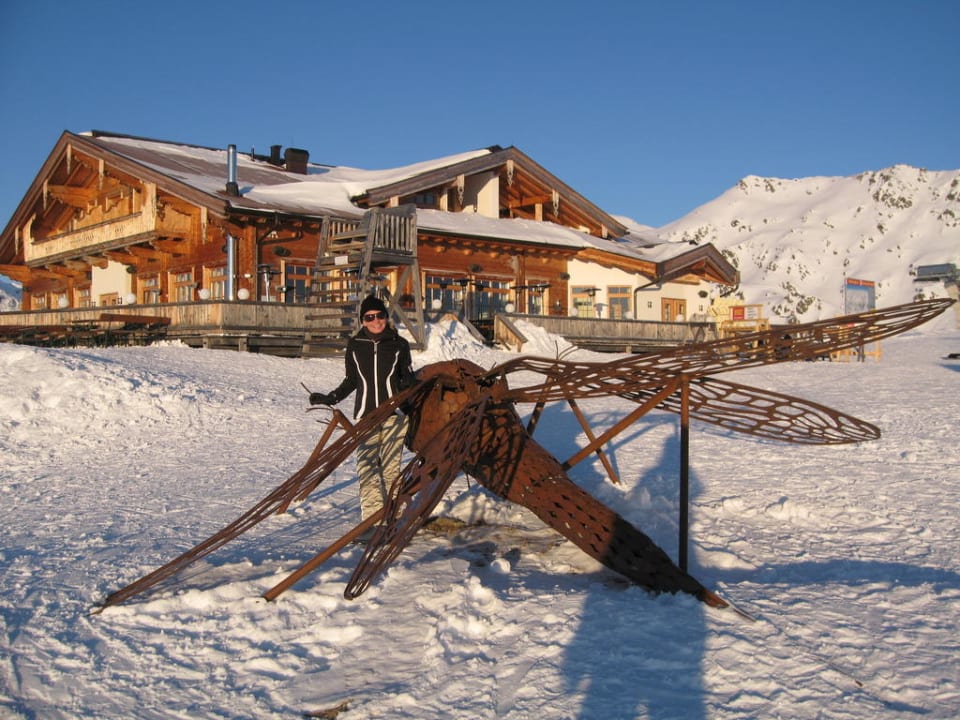Mit Skulptur Kristallhütte