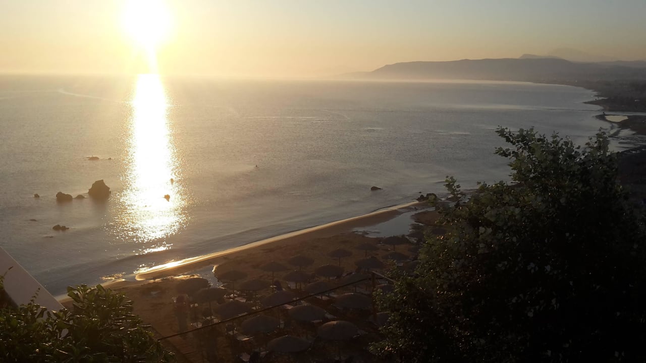 Aussicht von der Hotelbar auf dem Dach Hotel Corissia Princess