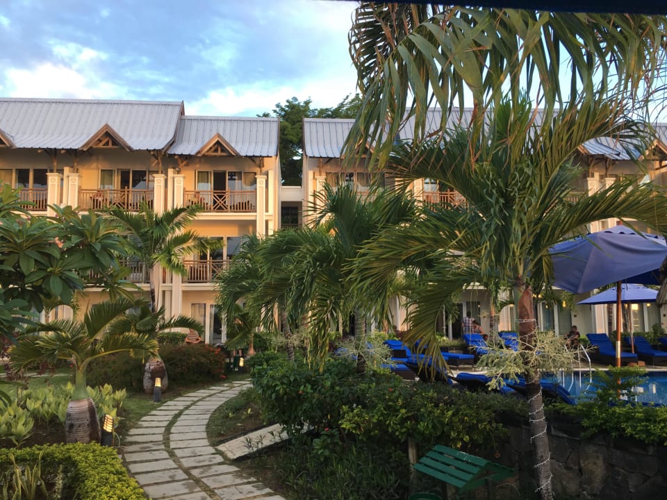 Pool und Außenansicht Pearle Beach Resort & Spa