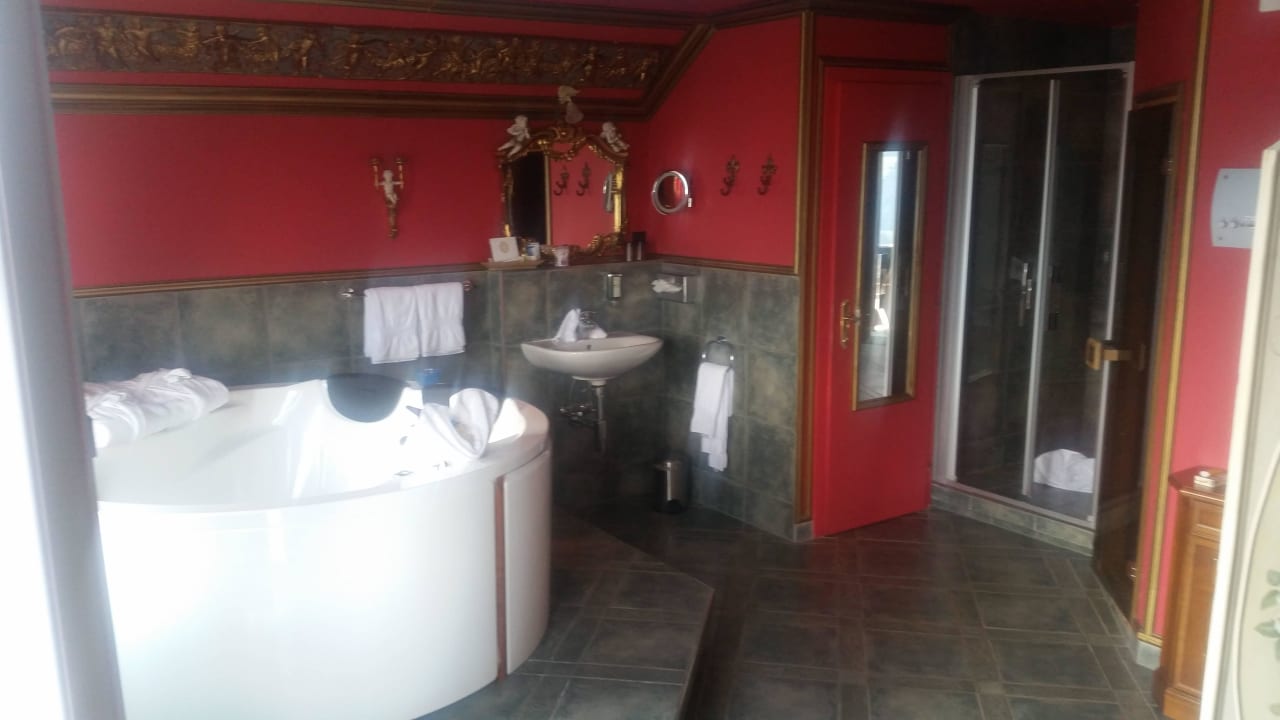 Wellnessinterieur im Zimmer Zeit & Traum  Hotel