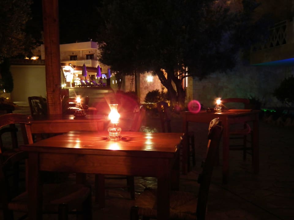 Abends im Kafenio Cactus Royal