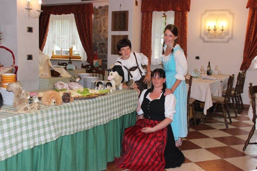 Rustico Banchetto degli Gnomi al Ristorante Hotel Rosalpina