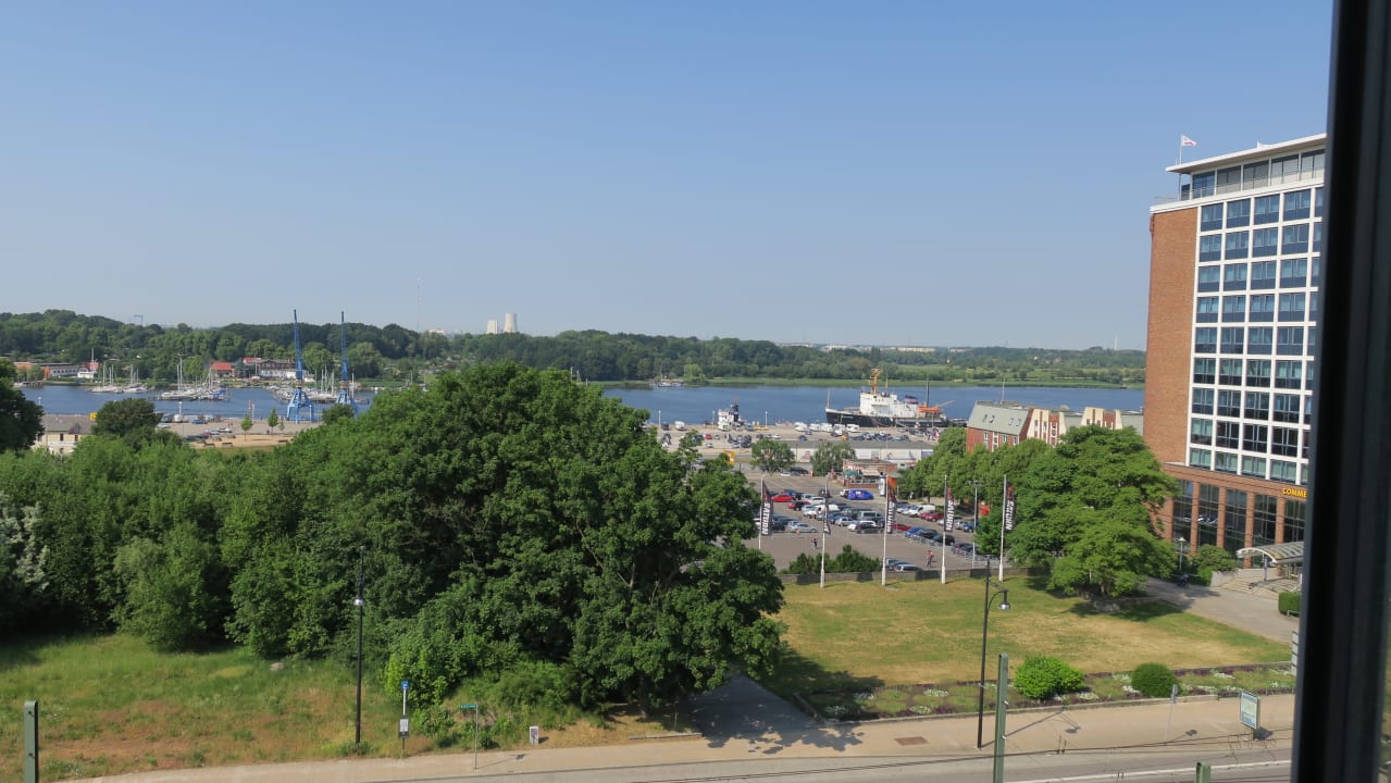 Ausblick vom Hotel auf den Stadthafen ScanHotels City Rostock