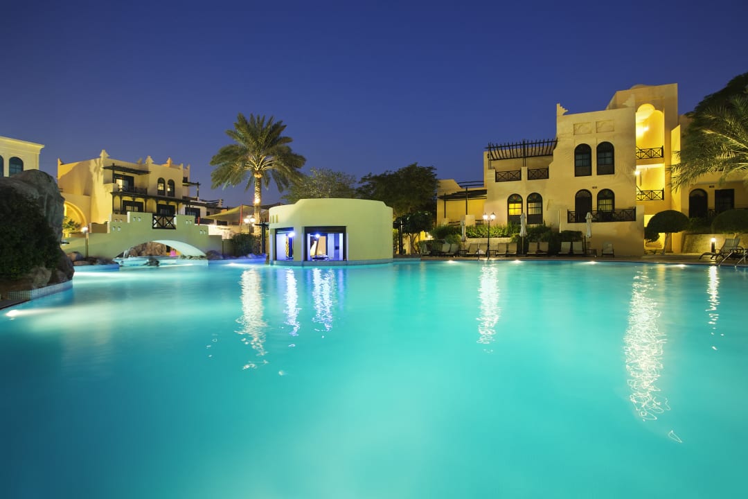 Pool Novotel Bahrain Al Dana Resort