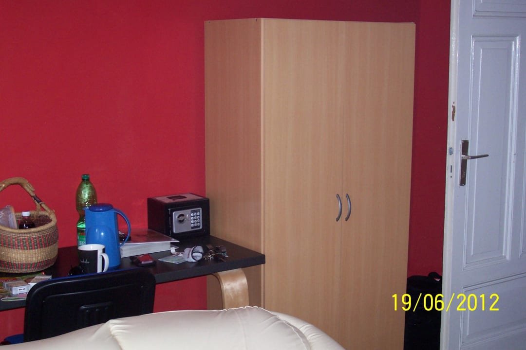 Schrank klein, aber ausreichend Hotel Elite Heidelberg