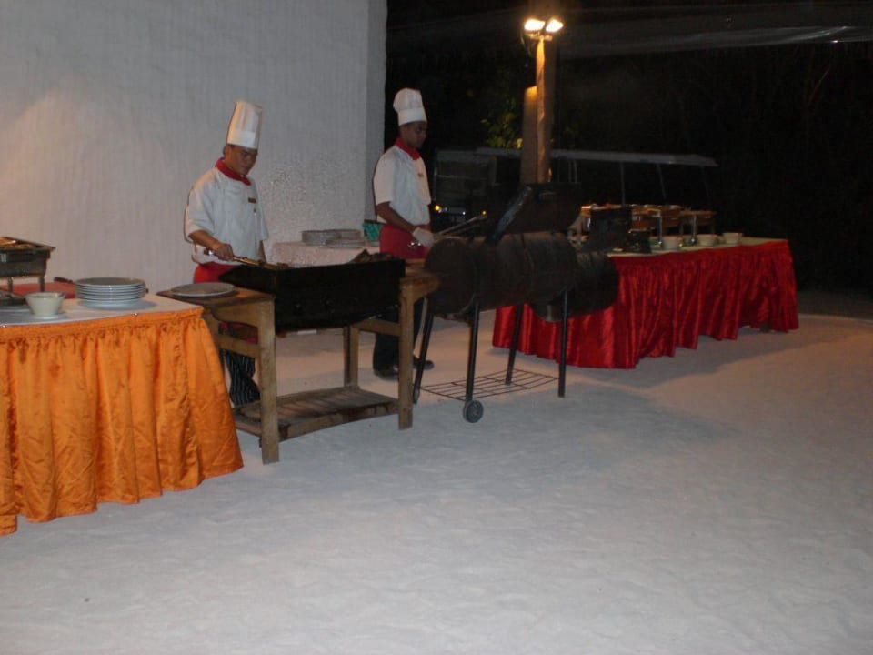 Barbecue Hideaway Beach Resort & Spa