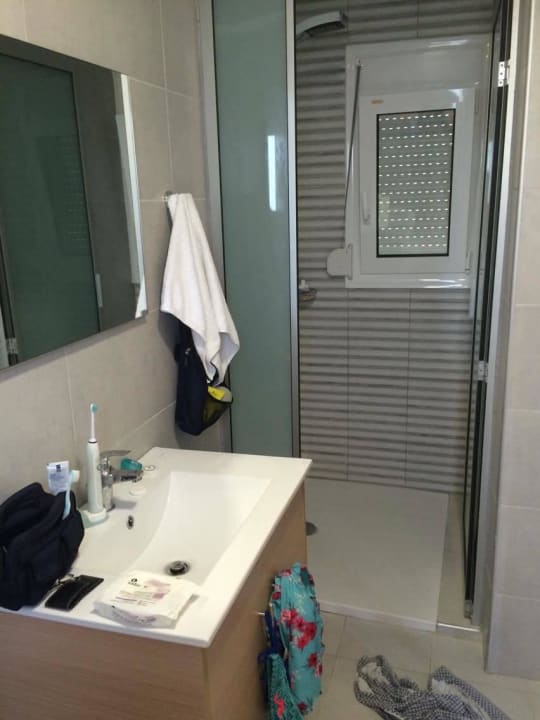 Badezimmer schön sauber Hotel Xidas Garden