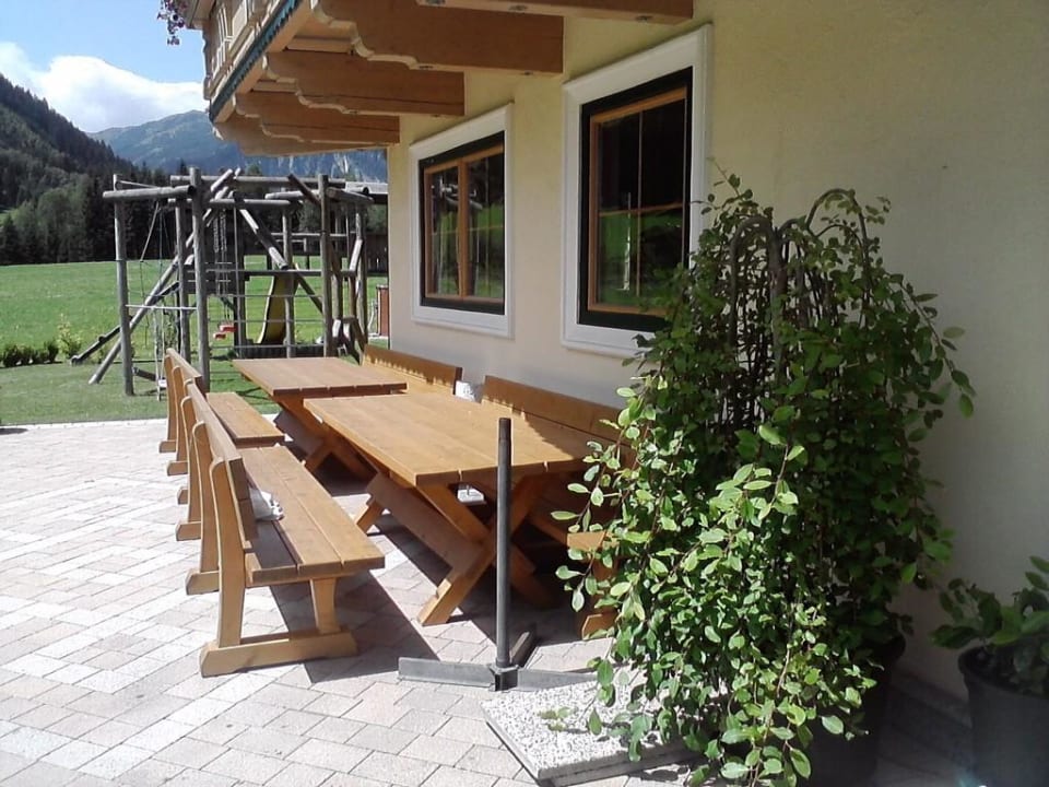 Sitzgelegenheit im Garten Biobauernhof Obertrattenbachhof