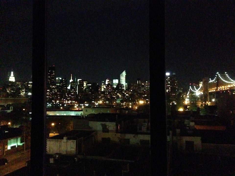 Der Blick aus dem Zimmer bei Nacht! Z Hotel NYC