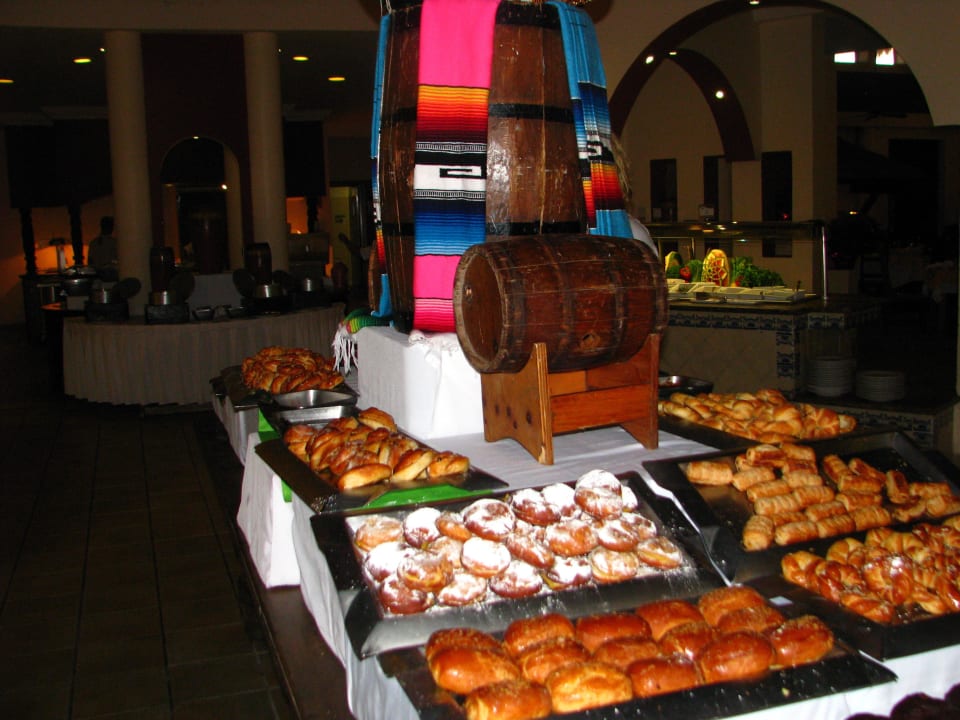 Kuchenbüffet zum Frühstück Catalonia Playa Maroma