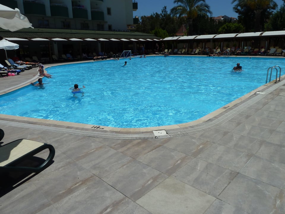 In der Mittagszeit hat man platz! Side Breeze Hotel