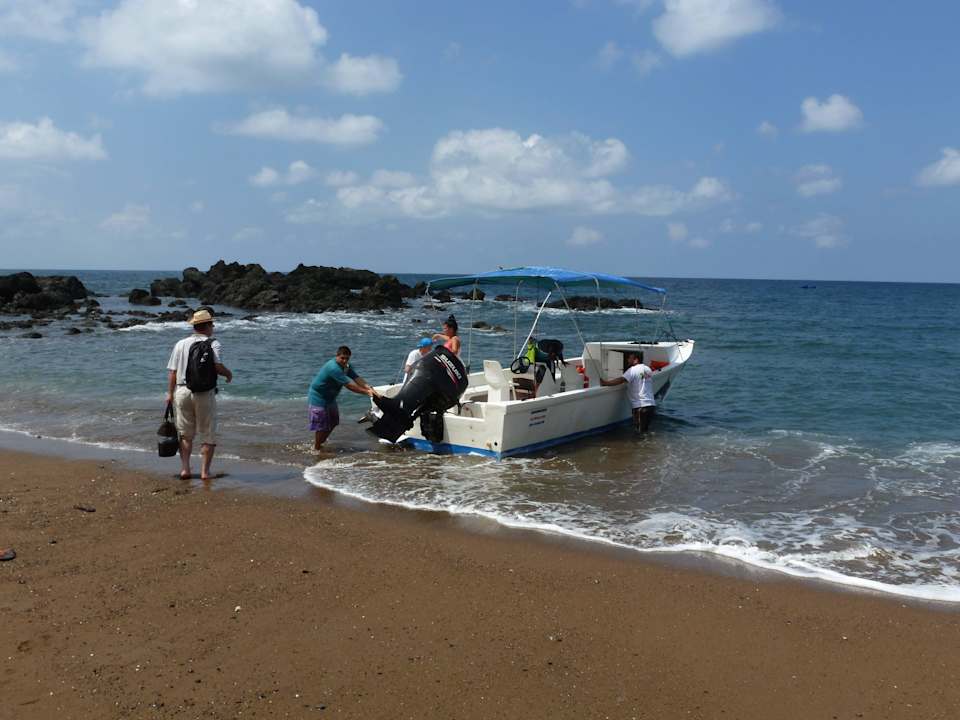 Motorboot Taxiboot                                 Tented Camp Corcovado Adventures