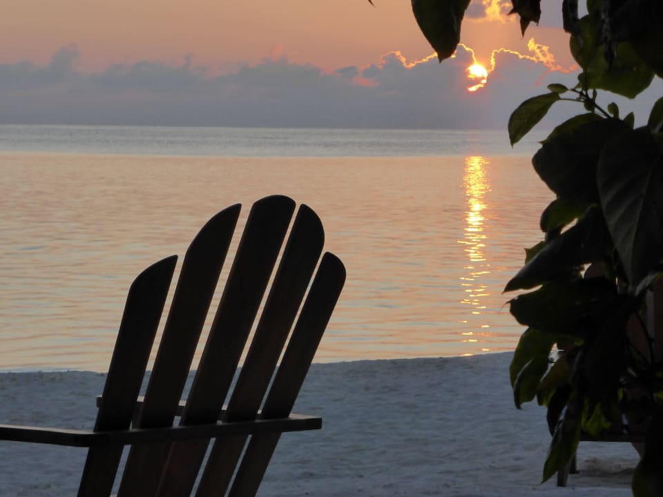 Jeden Abend ein anderer Sonnenuntergang Summer Island Maldives