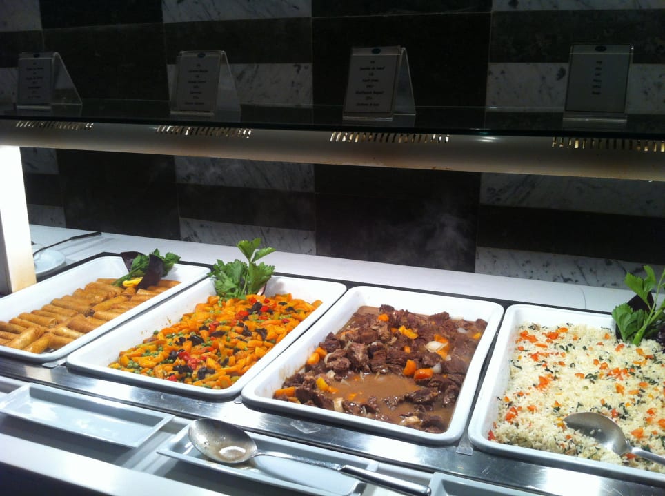 Mittags Büffet im Stand Restaurant The Orangers Beach Resort and Bungalows
