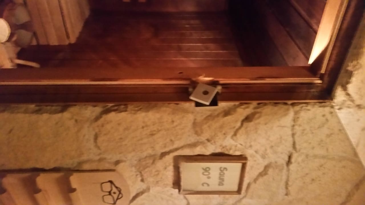 Na wenn dieses Scharnier mal nicht abfällt Hotel Lochmühle