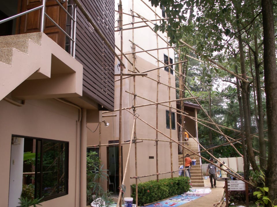 Thai-Gerüst für Renovierung Best Western Premier Bangtao Beach Resort & Spa