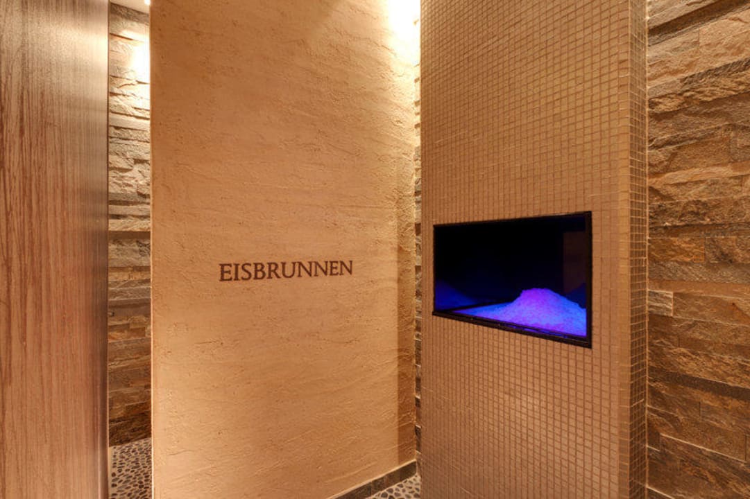 Eisbrunnen Wellnessbereich Hotel Panorama