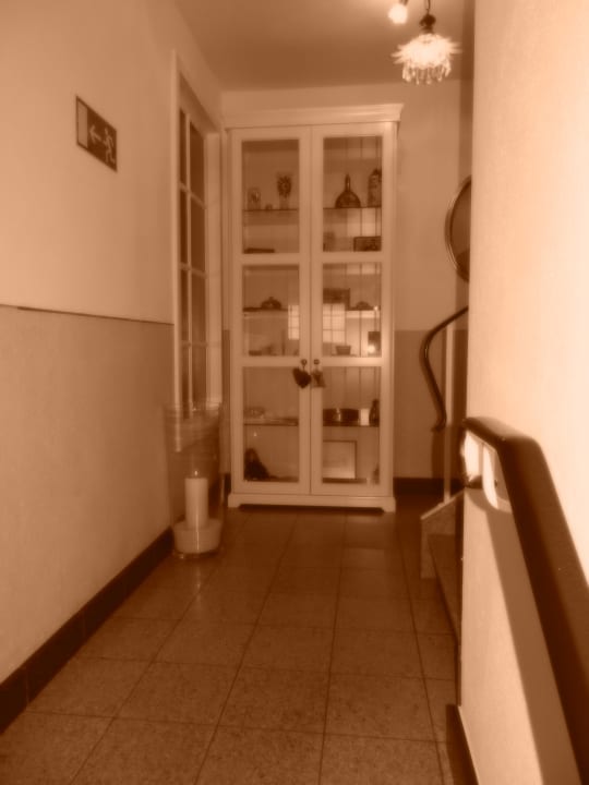 Hausgang B&B Haus Weibel