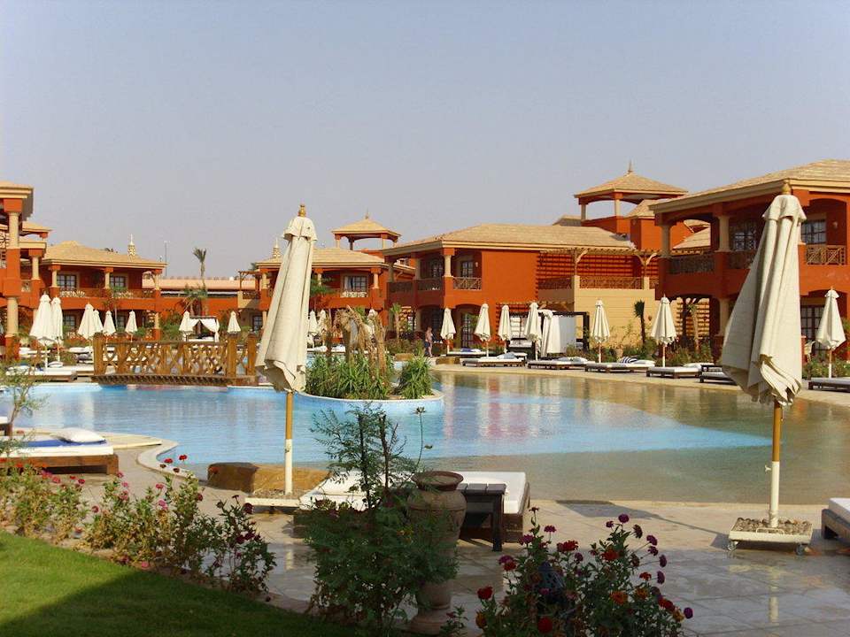 Ausblick vom Zimmer zum Pool vor der Tür Pickalbatros Alf Leila Wa Leila Resort - Neverland Hurghada