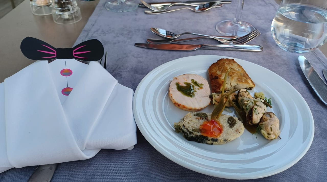 Gastro Acanthus Cennet Barut Collection