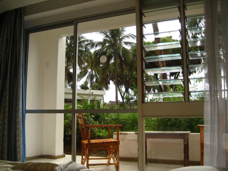 Blick aus dem Bett nach draußen Reef Hotel Mombasa