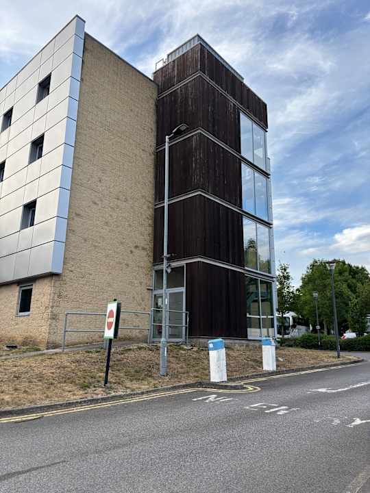 Außenansicht RAMADA Hotel London North