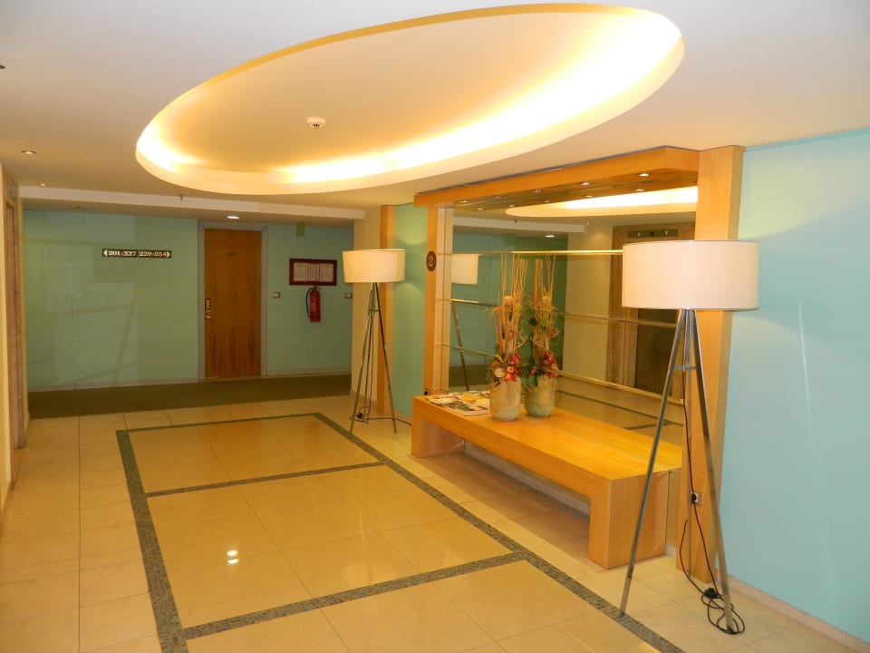 Couloir du 2me étage Hotel Calypso Beach