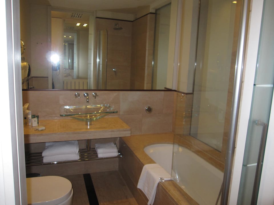 Badezimmer DoubleTree by Hilton Florence Metropole