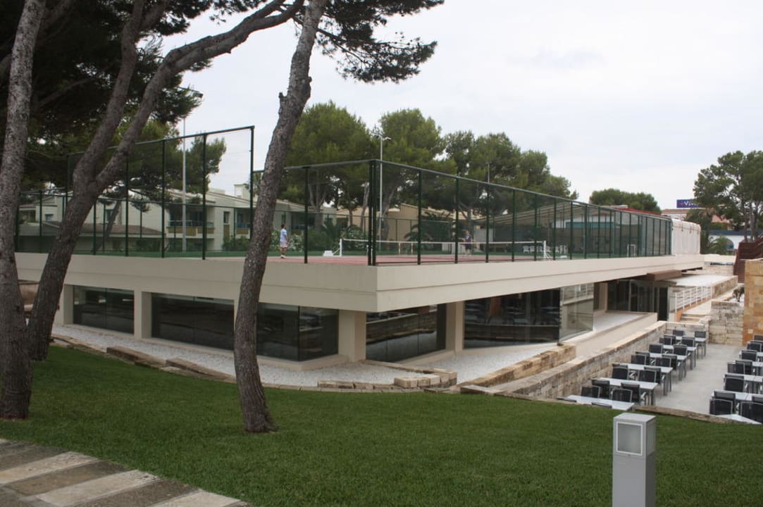 Tennisplatz / Schwimmbad & Spar-Bereich  Iberostar Waves Playa de Muro