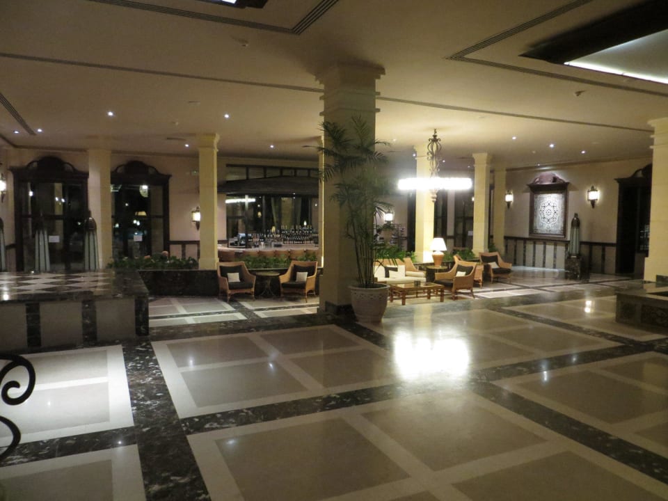 Lobbybereich, hinten ist die Bar Makadi Spa - Adults only