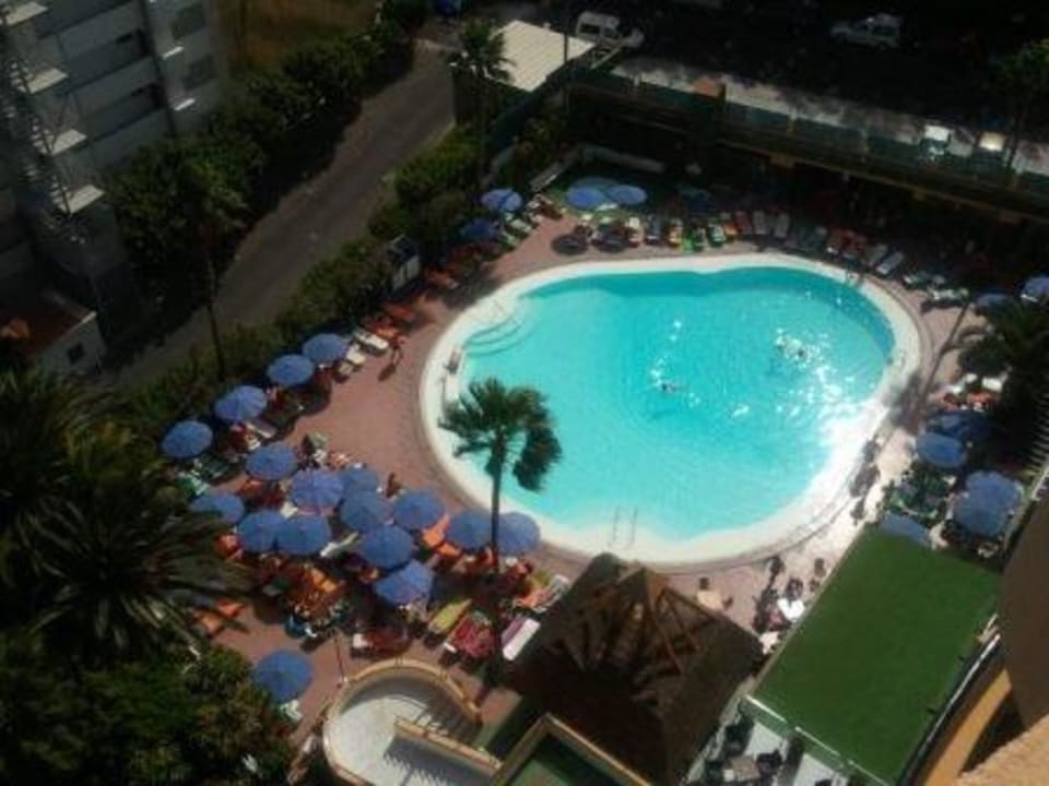 Poolanlage aus dem 9.Stock  allsun Hotel Lucana