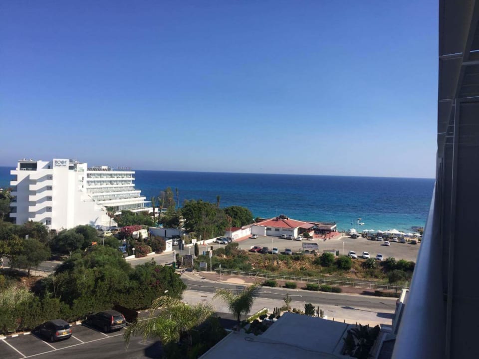 Ausblick Napa Mermaid Hotel & Suites