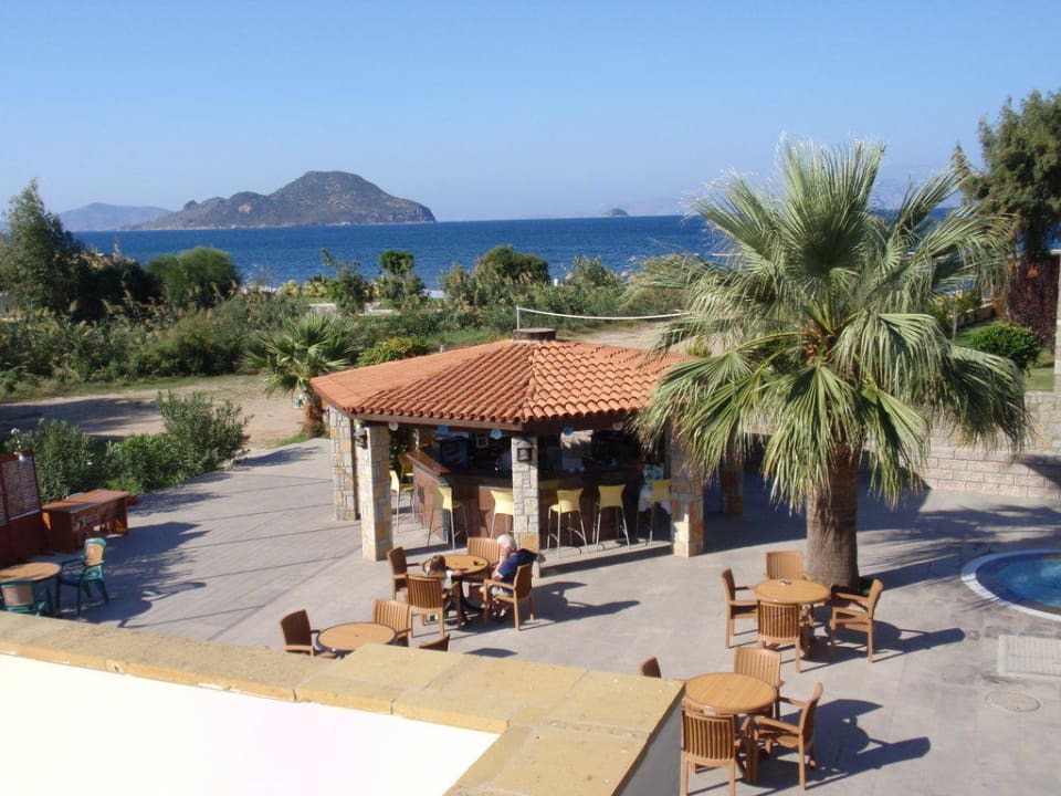 Poolbar Tiana Beach Resort