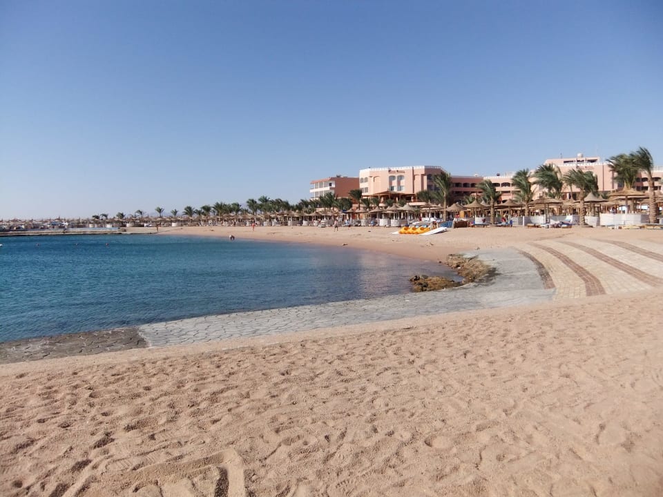 Strand von der Seite, morgens um 07 Uhr Pickalbatros Aqua Park Resort - Hurghada