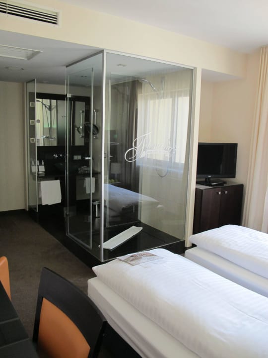 Freistehende Glasdusche Flemings Hotel Wien-Stadthalle