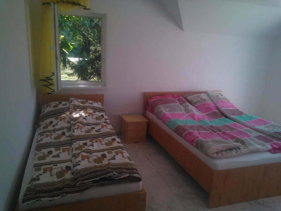 Zimmer Bajai Tanyacsarda