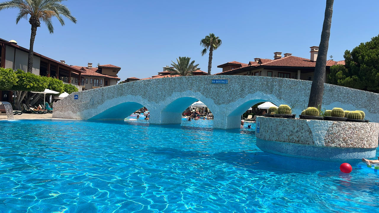 Pool Club Grand Side