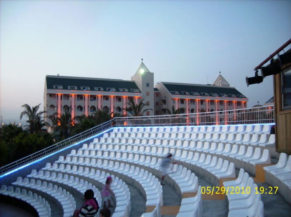 Blick vom Theater zum Altbau Calimera Hane Garden